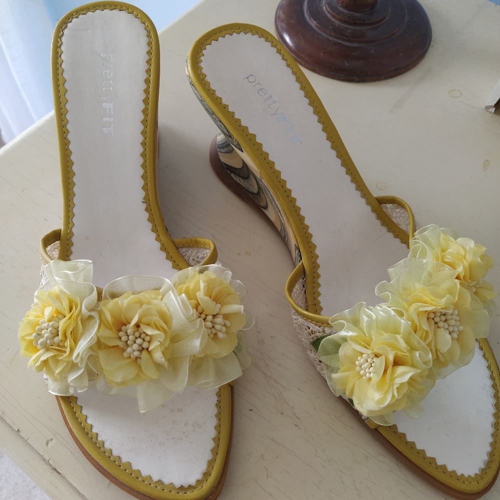 New, Women's yellow shoes size 38 (7.5-8 US)